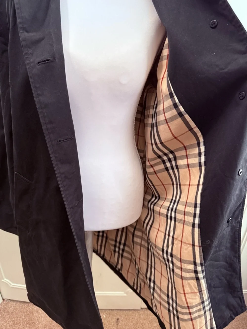 Burberry Vintage Mid-Length Black Trench Coat - Picture 5 of 9